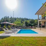 Villa Infinity Opal